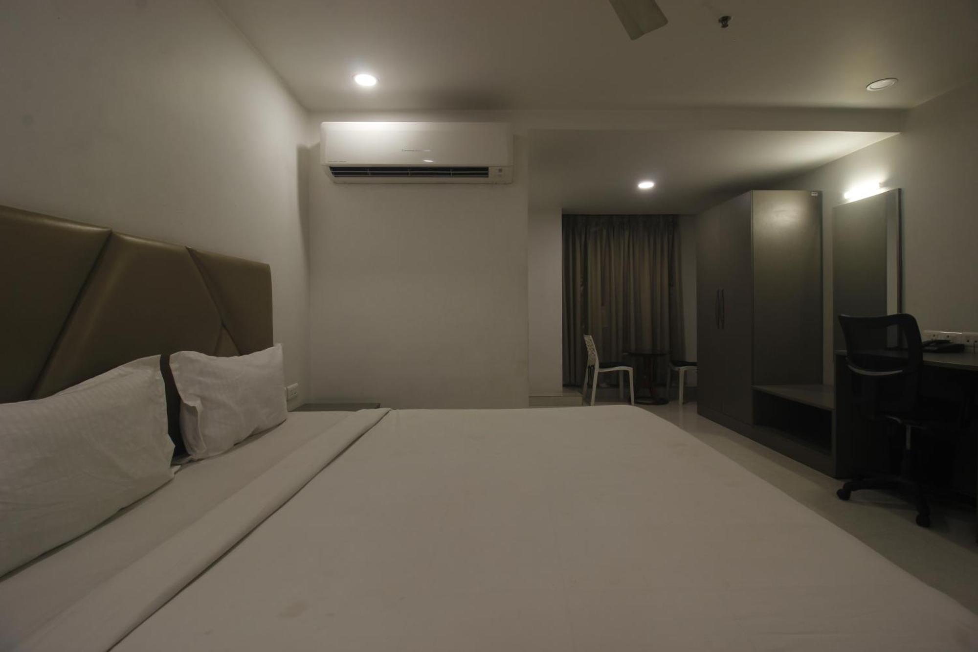 Hotel Ssr Grand Haidarábád Kültér fotó
