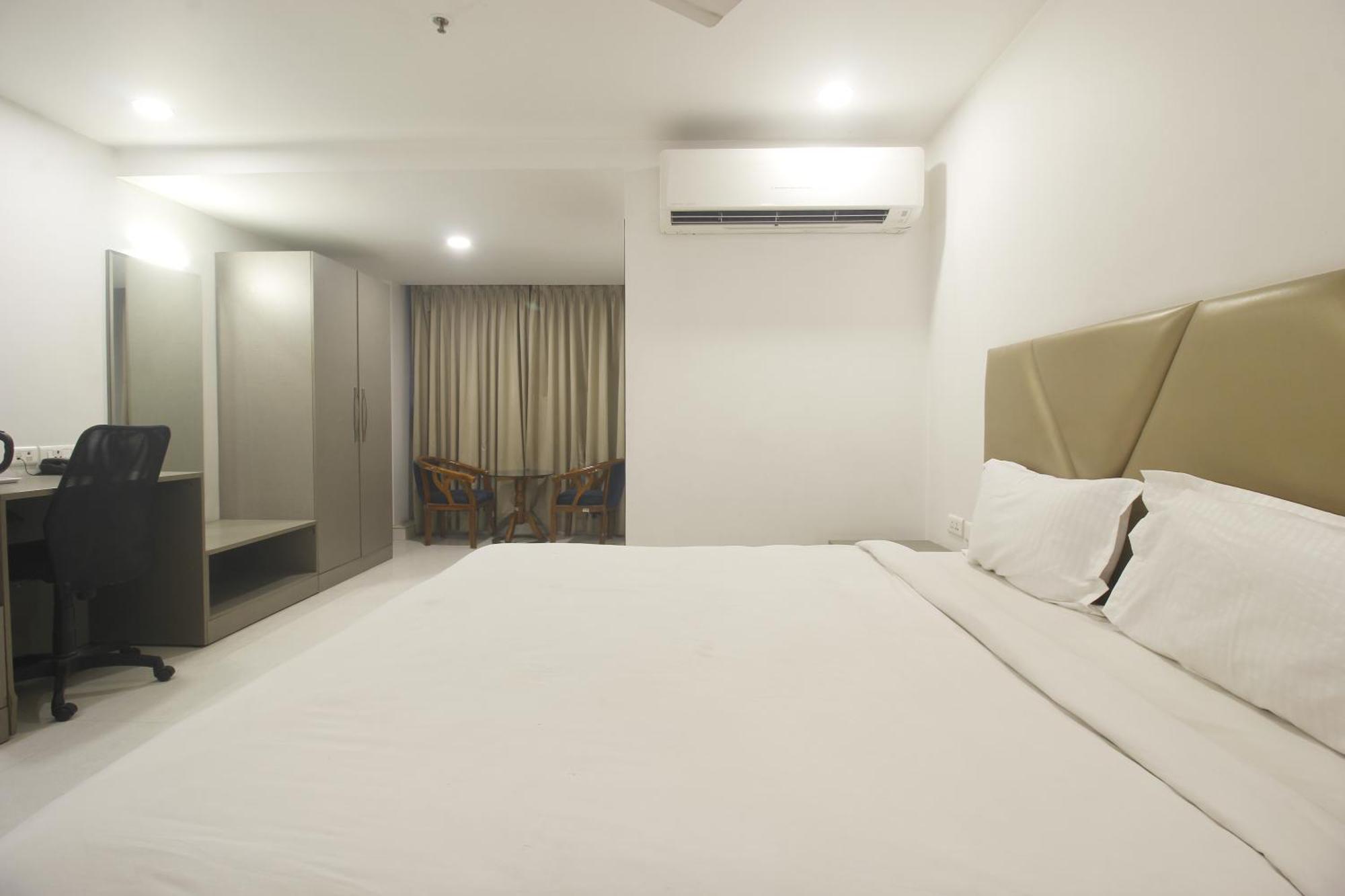 Hotel Ssr Grand Haidarábád Kültér fotó