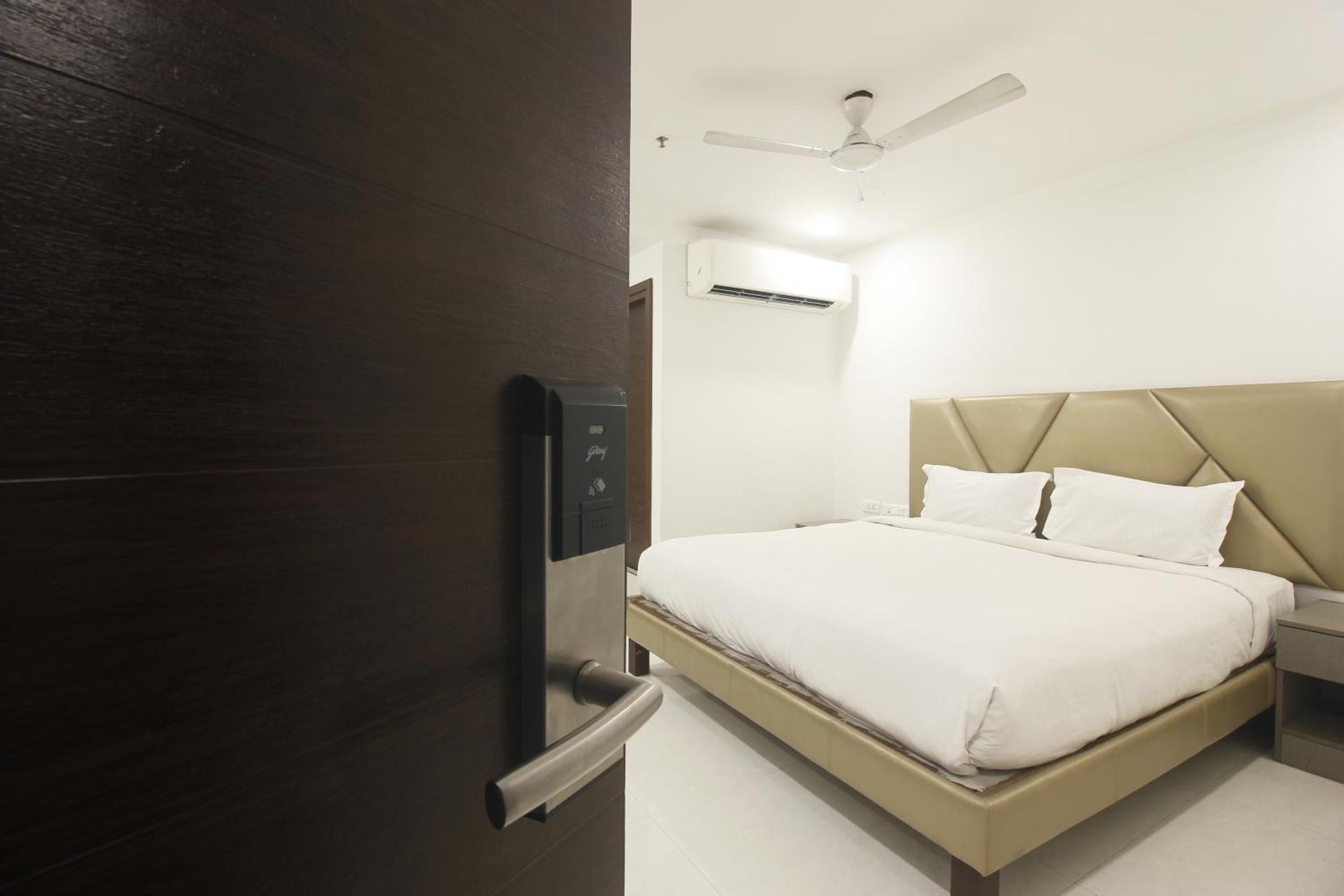 Hotel Ssr Grand Haidarábád Kültér fotó