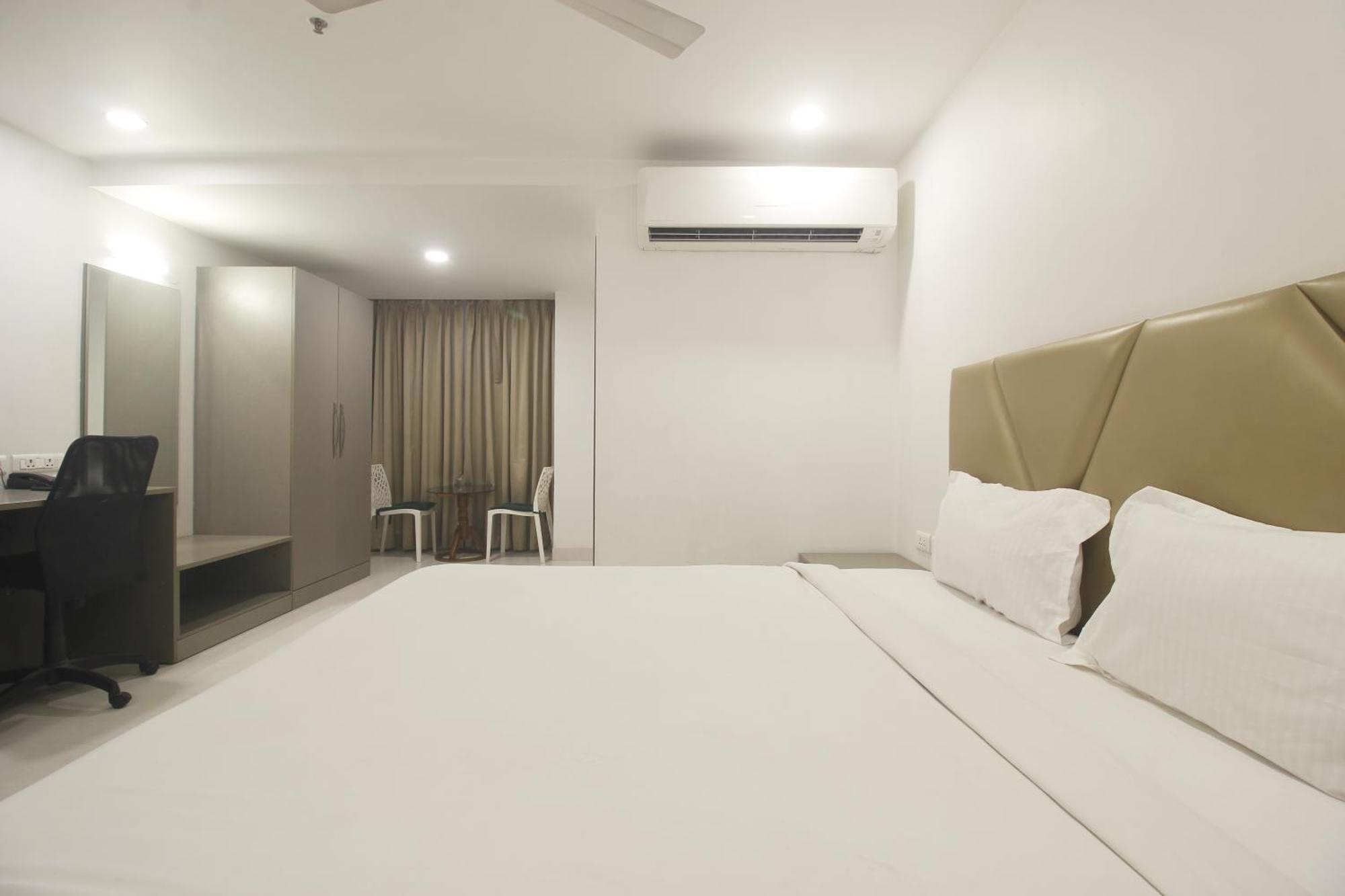 Hotel Ssr Grand Haidarábád Kültér fotó