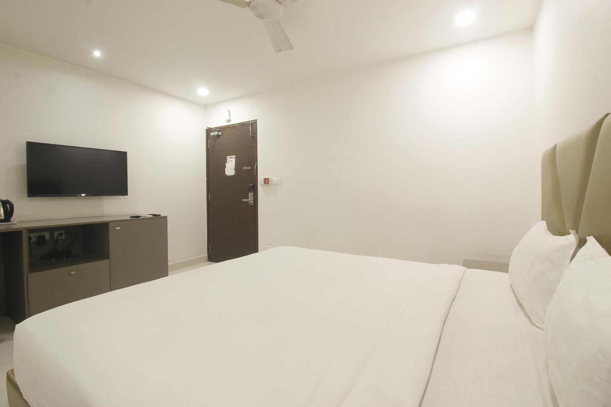 Hotel Ssr Grand Haidarábád Kültér fotó