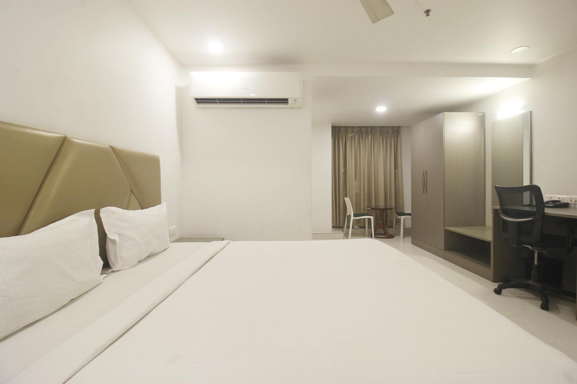 Hotel Ssr Grand Haidarábád Kültér fotó